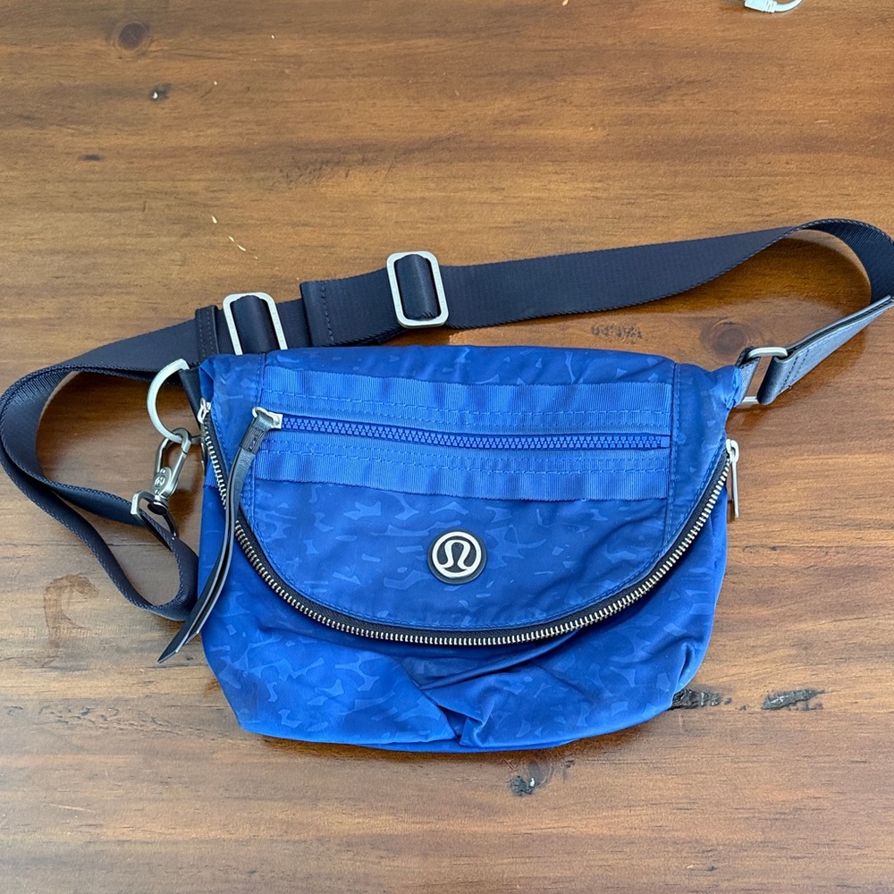 lululemon cream interior tote with mesh pocket